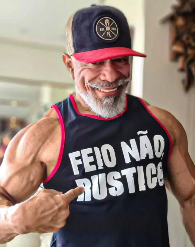 Regata Ombro Médio Feio Não